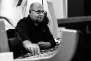 Claas am Pult beim Online-Mixing im Tonstudio Rockmöhre