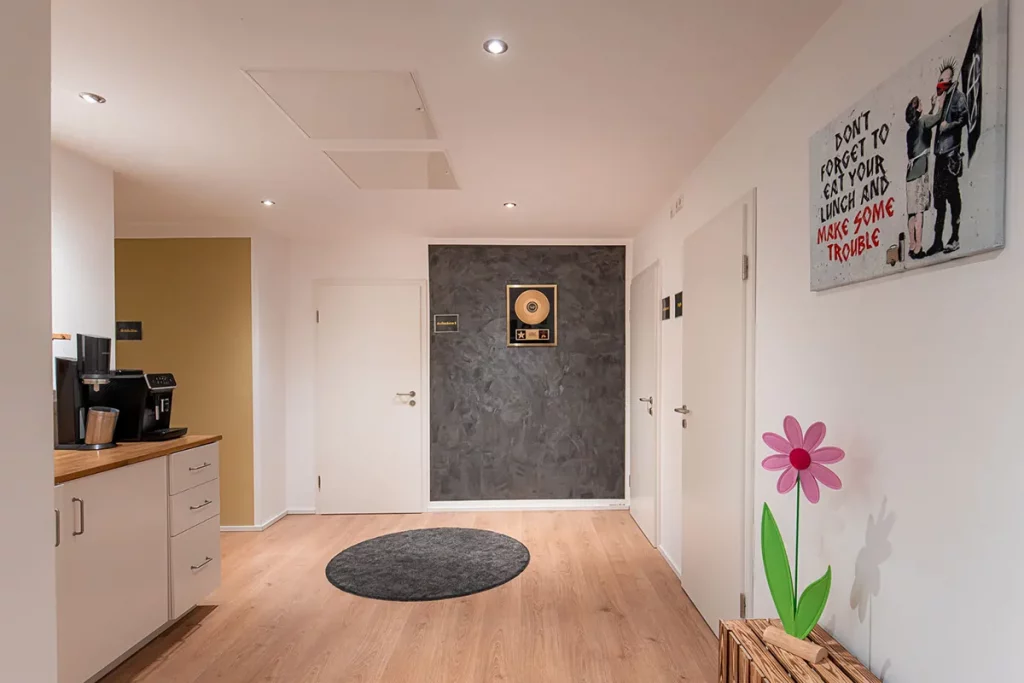Eingangsbereich des Rockmöhre Tonstudios und Studio-Apartments