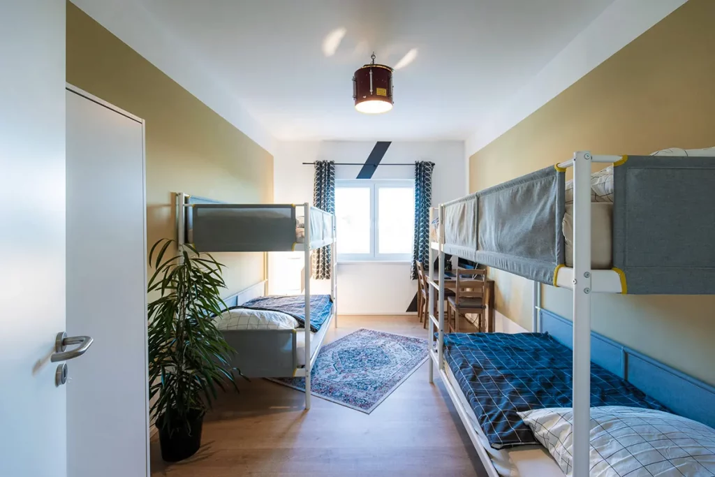 Schlafzimmer im Studio-Apartment der Rockmöhre