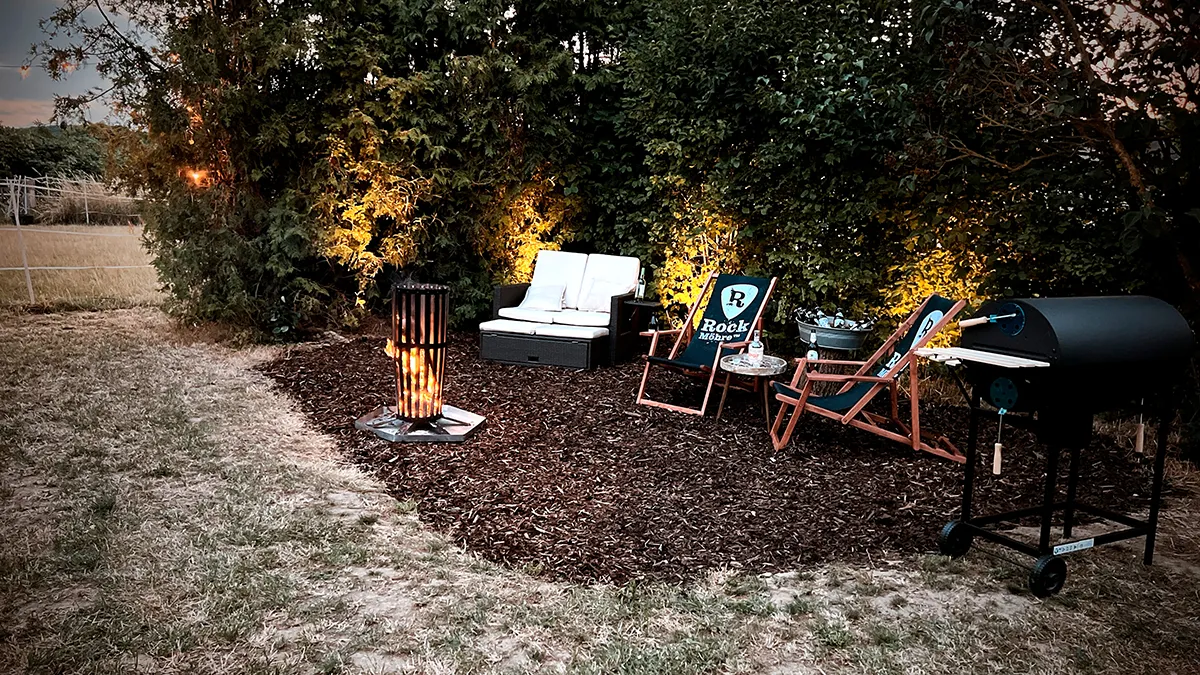 Grillecke im Garten des Rockmöhre Tonstudios