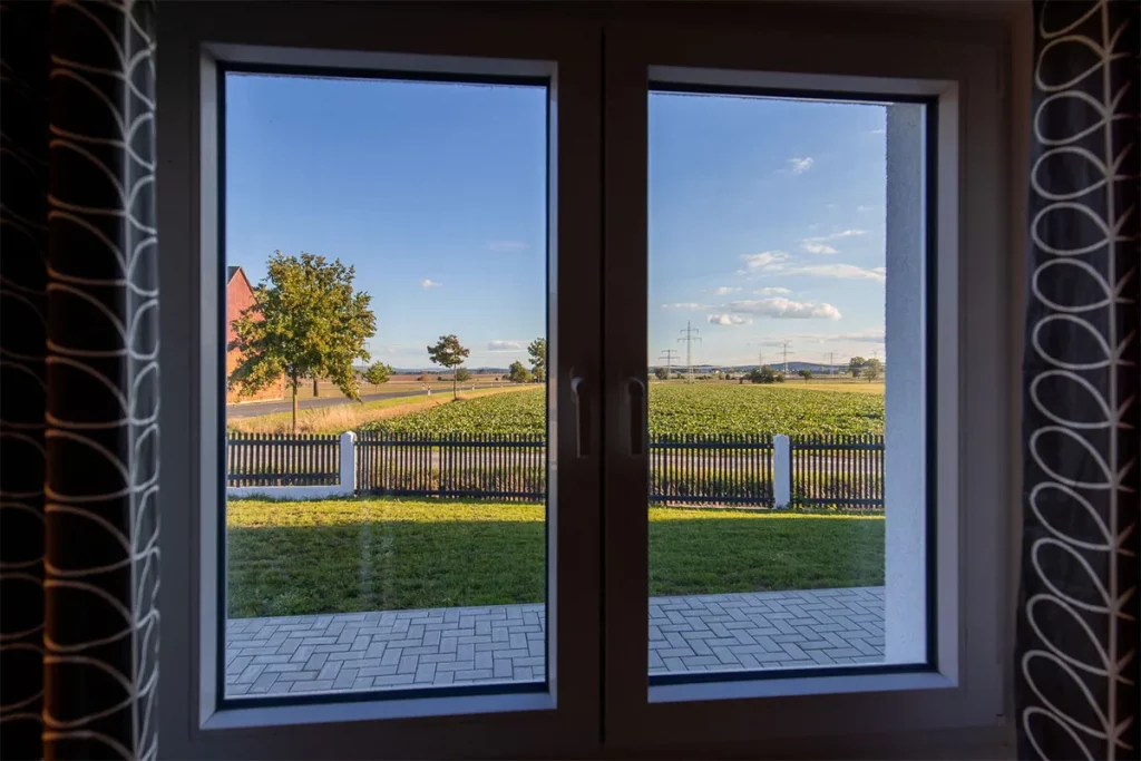 Blick aus dem Tonstudio Rockmöhre™ in die ruhige Umgebung bei Göttingen