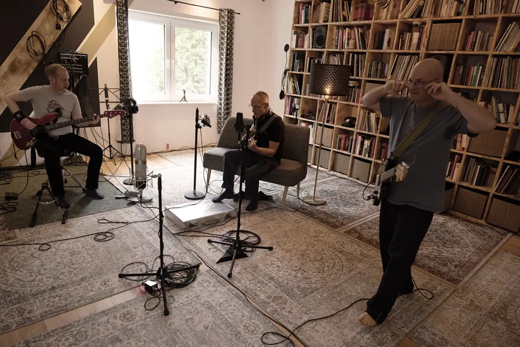 Band bei der gemeinsamen Songarbeit im Tonstudio Rockmöhre™